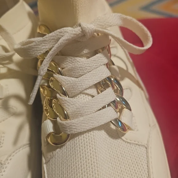 Shoedazzle Womens Sz 8.5 Lacricia Chunky Sole Modern Sneakers Bone  Gold Accents - Picture 2 of 12